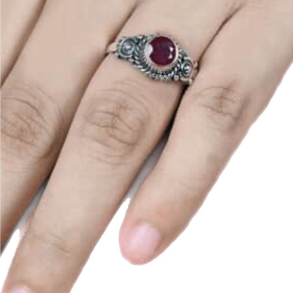 Ruby ring in artisan crafted sterling silver - Picture 7 of 7